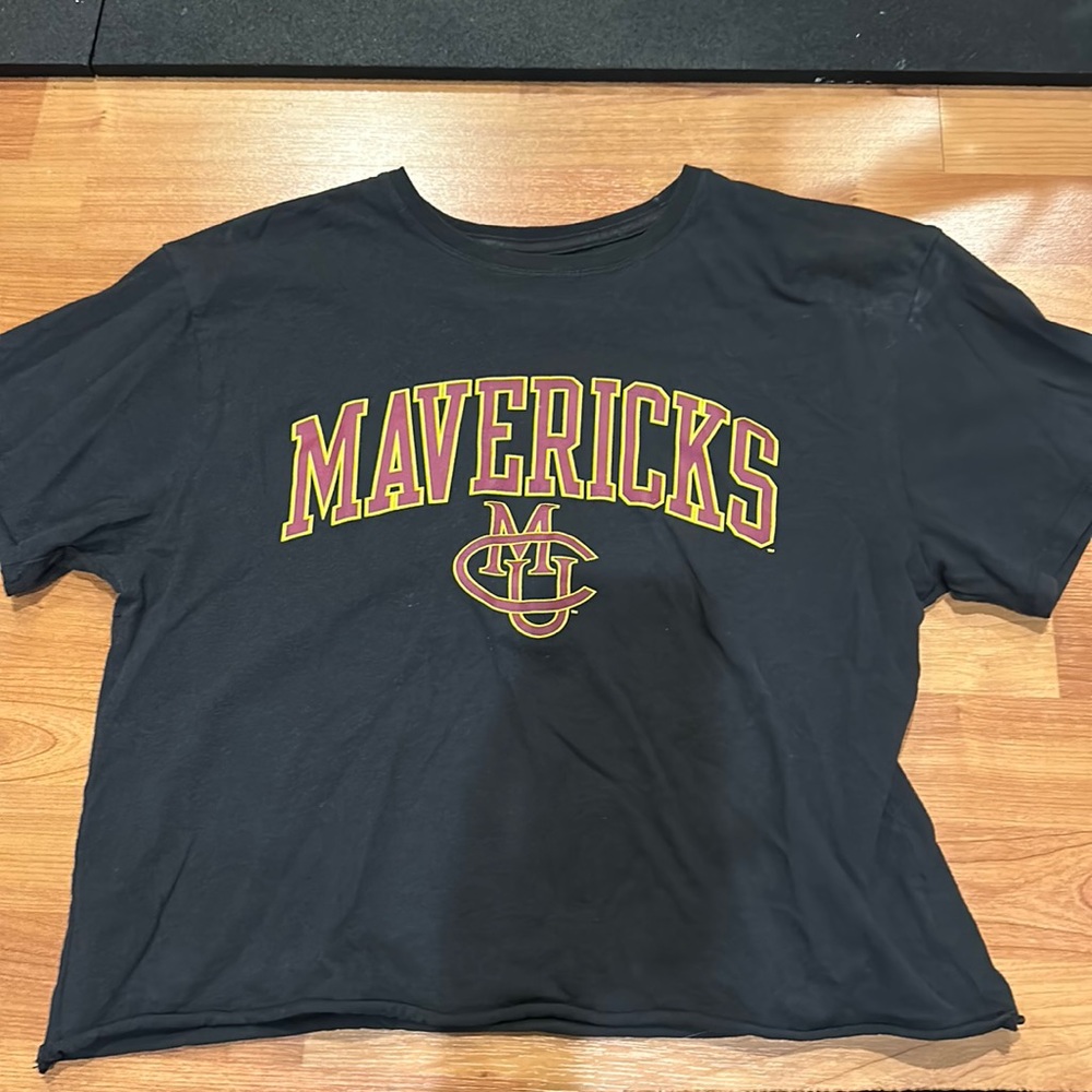 Cropped Colorado Mesa University shirt